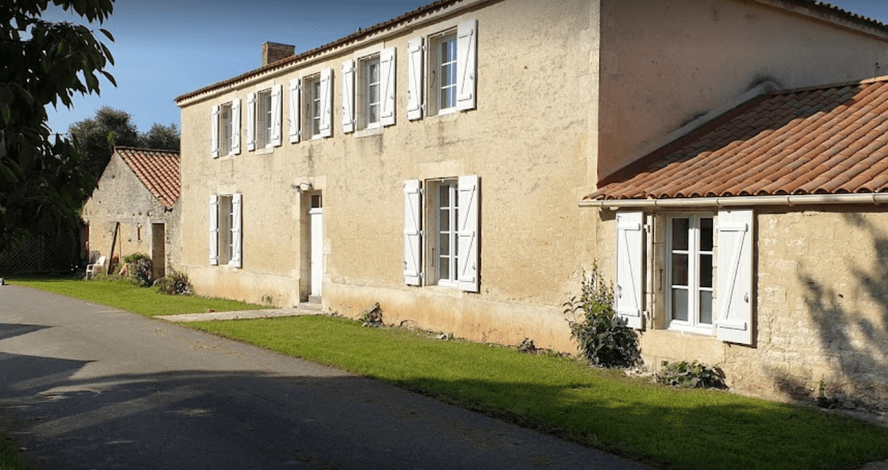 Réalisation du menuisier à Saint Jean de Beugné Julien Déborde